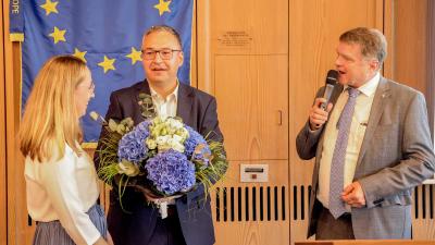 Neu gewählter Oberbürgermeister Nico Morast mit Frau und bisheriger Oberbürgermeister Martin Wolff